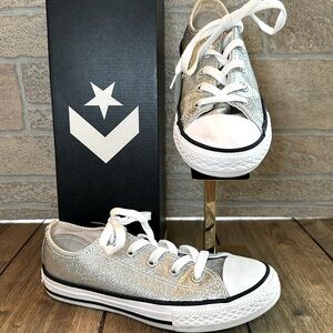 Converse Silver Glitter Chuck Taylor All Star Junior's Ox Lace Up Low Top / Sz 1